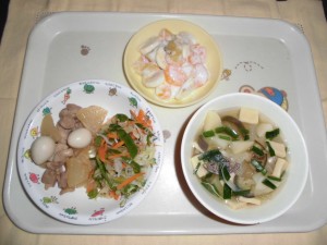 鶏肉のさっぱり煮・凍み豆腐のみそ汁・ピーマンのおひたし ≪おやつ≫　ヨーグルトあえ