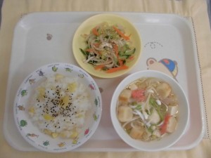             栗ごはん・麩のすまし汁・ささみときゅうりのあえもの