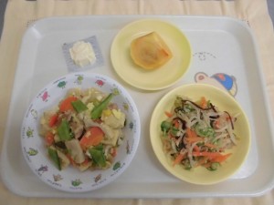 凍り豆腐の卵とじ・切干大根と昆布のハリハリ漬け ≪おやつ≫　柿（次郎柿）・どうぶつチーズ