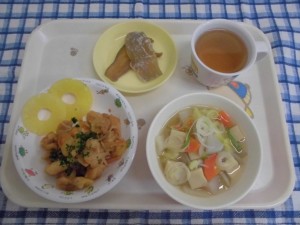 鶏肉の南蛮漬け・冬野菜のみそ汁・パイン ≪おやつ≫　麦茶・いも干し