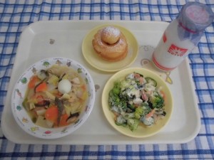 コッペパン・八宝菜・ゴマネーズあえ ≪おやつ≫　牛乳・ドーナツ