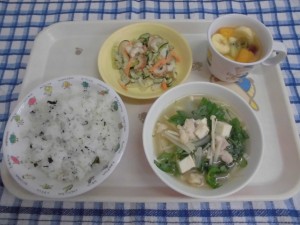 わかめご飯・すまし汁・ゴマネーズあえ ≪おやつ≫　オレンジパンチ