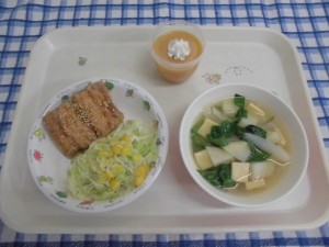 さんまのかば焼き・凍り豆腐のみそ汁・せんキャベツ ≪おやつ≫　カラメルプリン