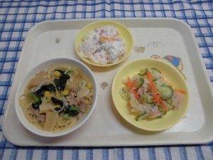 みそラーメン・甘酢あえ ≪おやつ≫フルーツクリームあえ