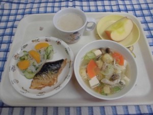 さばの香味焼き・ごまみそ汁・甘酢漬け ≪おやつ≫　ミルクティ・りんご（サンふじ）