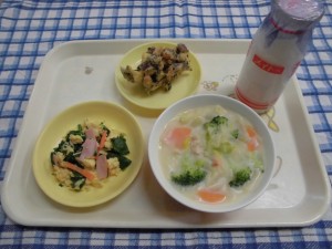 レーズンパン・白菜のクリーム煮・チーズいり卵 ≪おやつ≫　【風越】　牛乳・岩石揚げ 【羽場】　牛乳・あんまん