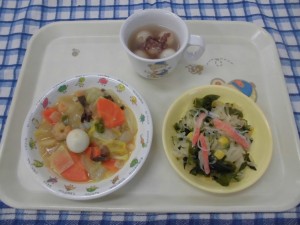 甘納豆パン・八宝菜・ダイコーンサラダ ≪おやつ≫　おしるこ