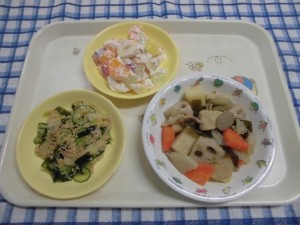 根菜煮・納豆あえ ≪おやつ≫　フルーツクリームあえ