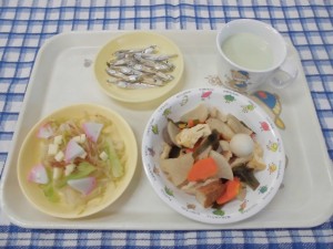 おでん風煮・おかかチーズあえ ≪おやつ≫　抹茶ミルク・食べる煮干し