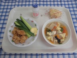 鶏肉の唐揚げ・かき卵汁・スティックきゅうり（マヨネーズ添え） ≪おやつ≫　ヨーク・バームクーヘン