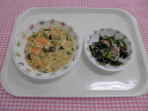 卵あんかけ丼・海藻サラダ
