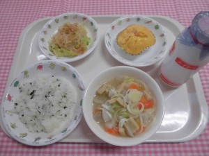 わかめご飯・冬野菜のみそ汁・おひたし ≪おやつ≫　牛乳・洋風むしパン