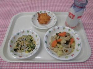 根菜煮・納豆あえ ≪おやつ≫　牛乳・バナナフリッター