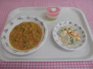 ドライカレー・フルーツサラダ ≪おやつ≫　三色ゼリー