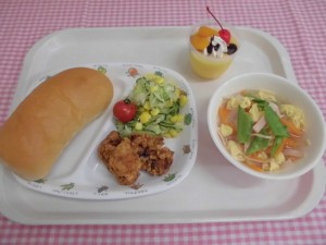 【誕生会献立】 コッペパン・鶏肉のソースから揚げ・きぬさやの卵スープ・添え野菜・プチトマト ≪おやつ≫　プリン・ア・ラ・モード
