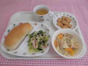 コッペパン・スパゲティスープ・カレードレッシングサラダ ≪おやつ≫　麦茶・カンパン