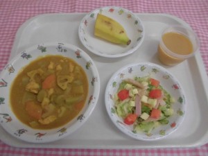 根菜和風カレー・みそドレッシングサラダ・バナナ ≪おやつ≫　カラメルプリン